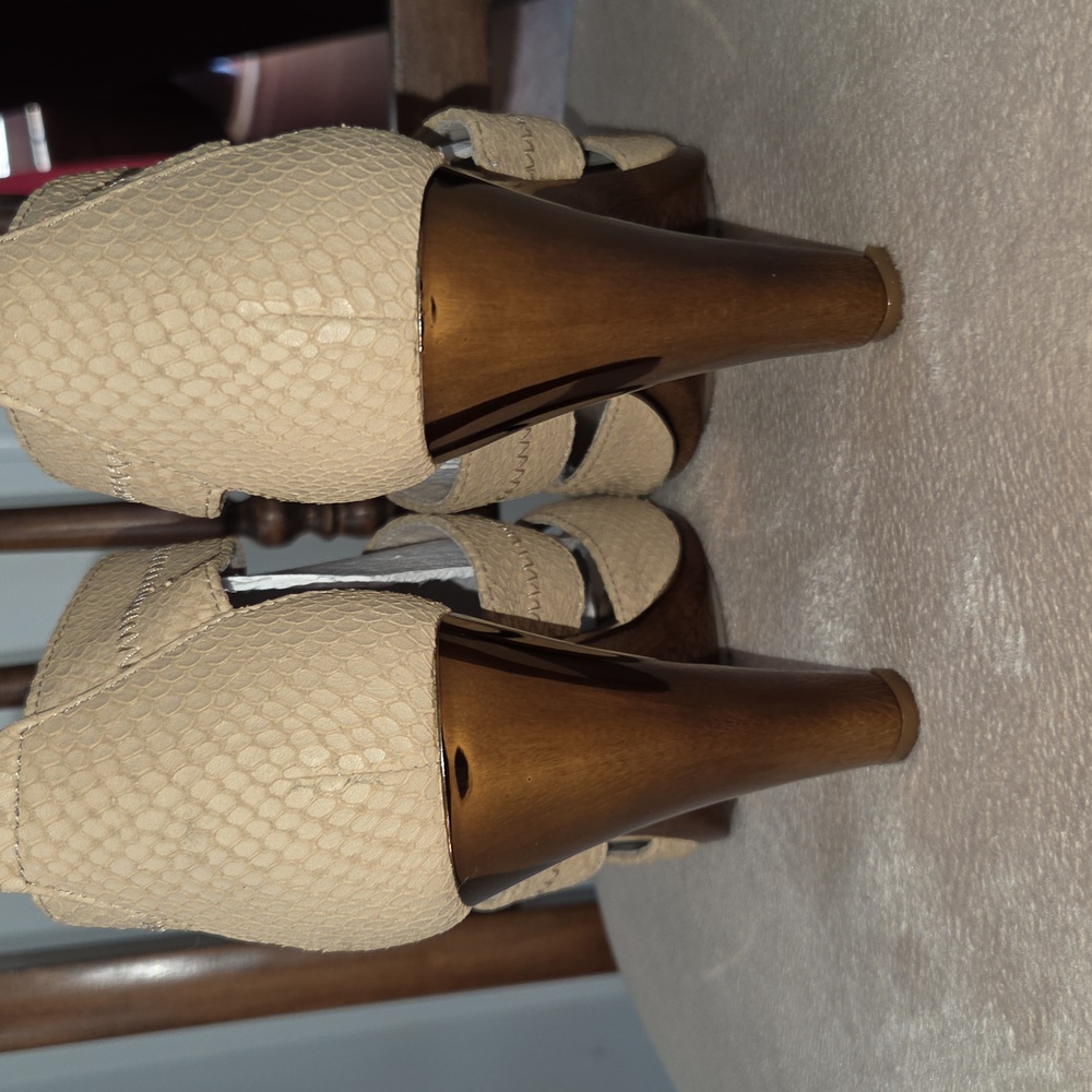 MK Gorgeous High Heel Sandals - Picture 3 of 7